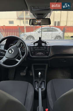 Хэтчбек Volkswagen e-Up 2021 в 