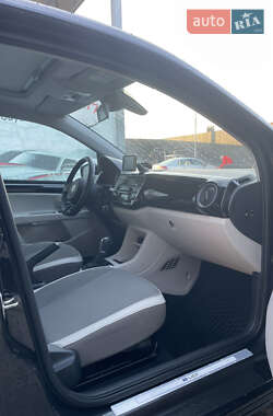 Хэтчбек Volkswagen e-Up 2014 в 