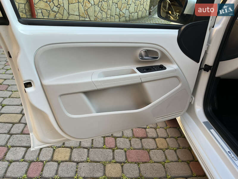 Хэтчбек Volkswagen e-Up 2014 в Львове