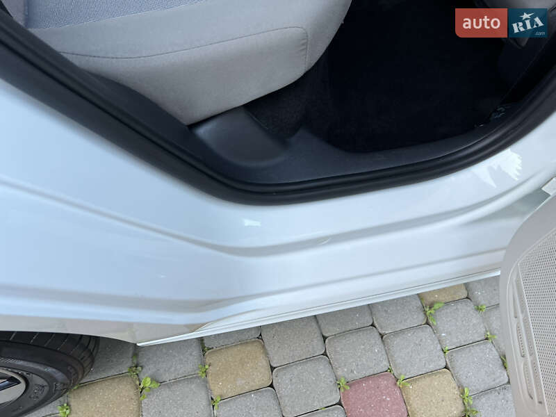 Хэтчбек Volkswagen e-Up 2014 в Львове