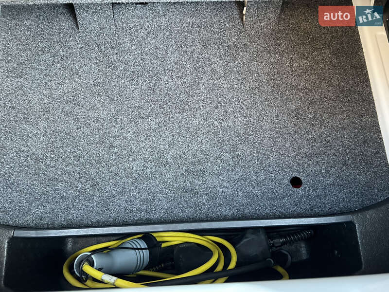 Хэтчбек Volkswagen e-Up 2014 в Львове