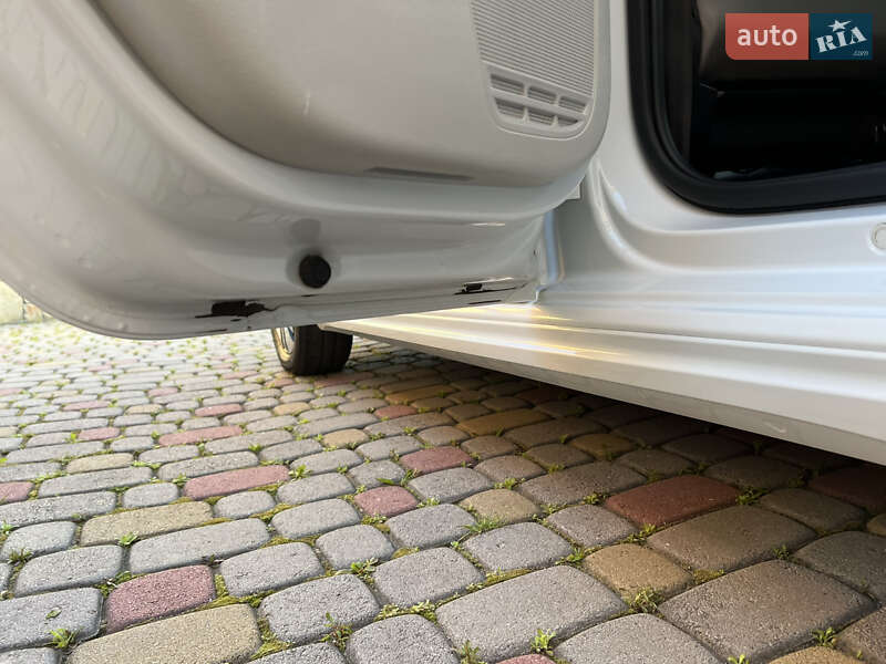 Хэтчбек Volkswagen e-Up 2014 в Львове