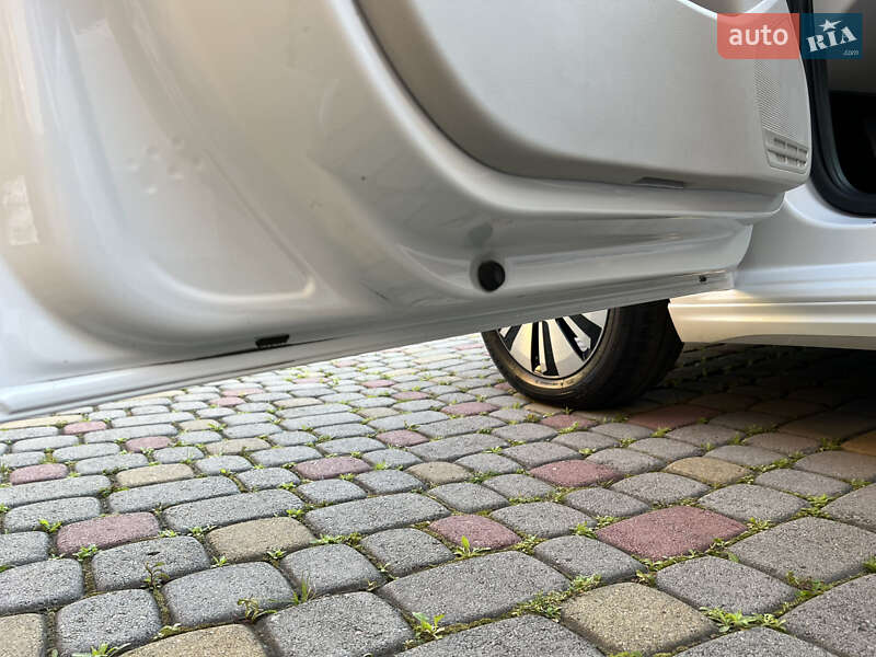 Хэтчбек Volkswagen e-Up 2014 в Львове