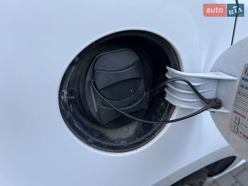 Хэтчбек Volkswagen e-Up 2014 в Львове