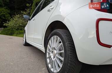 Хетчбек Volkswagen e-Up 2013 в 