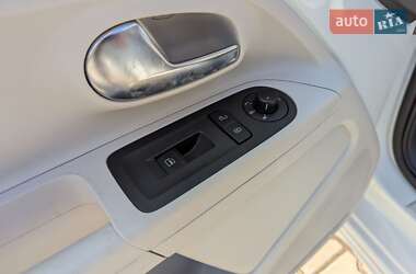 Хетчбек Volkswagen e-Up 2013 в 