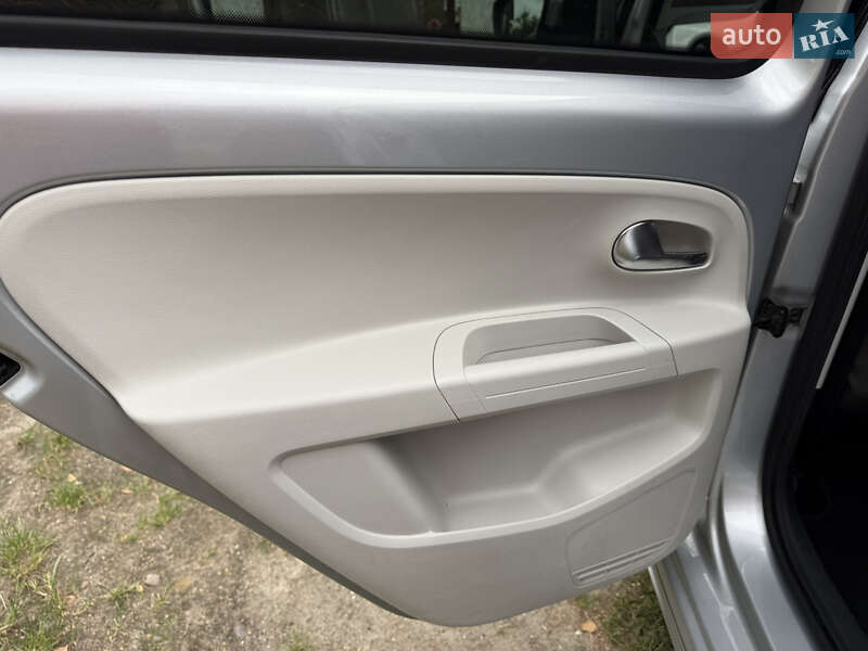 Хэтчбек Volkswagen e-Up 2014 в Львове