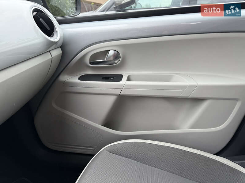 Хэтчбек Volkswagen e-Up 2014 в Львове