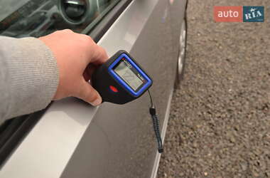 Хэтчбек Volkswagen e-Up 2016 в 