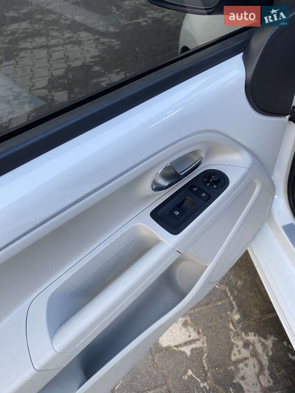 Хэтчбек Volkswagen e-Up 2014 в Тернополе