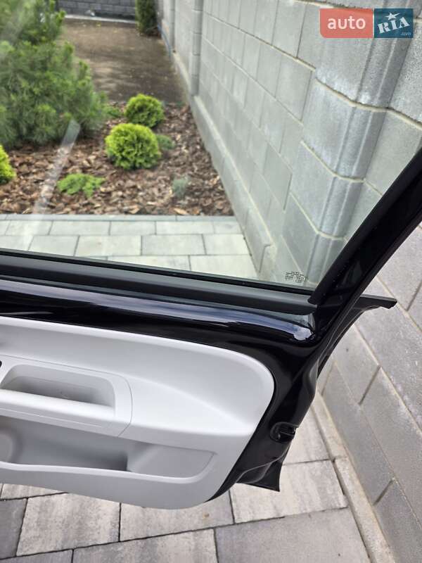 Хэтчбек Volkswagen e-Up 2015 в Ровно фото 18 Хэтчбек Volkswagen e-Up 2015 в Ровно