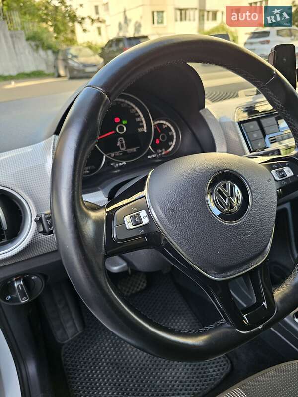 Хетчбек Volkswagen e-Up 2017 в Києві