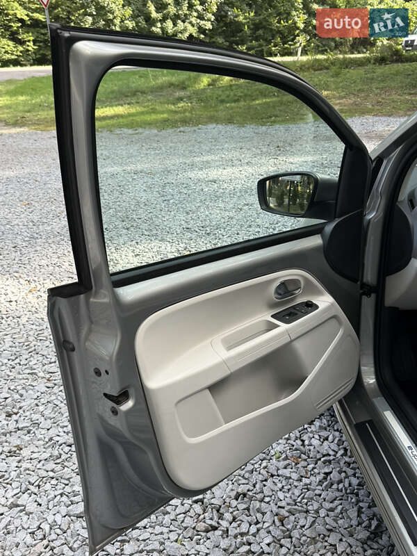 Хэтчбек Volkswagen e-Up 2014 в Бродах