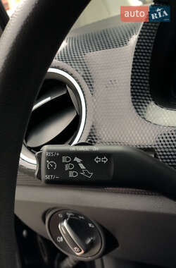 Хэтчбек Volkswagen e-Up 2020 в 