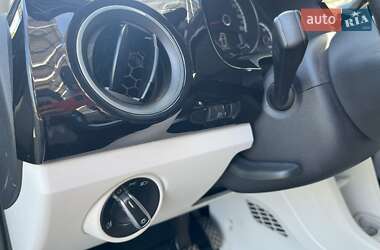 Хэтчбек Volkswagen e-Up 2013 в 