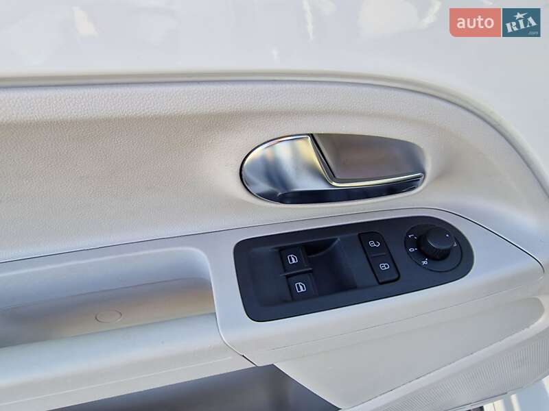 Хэтчбек Volkswagen e-Up 2015 в Днепре