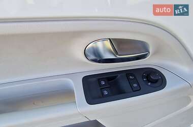 Хетчбек Volkswagen e-Up 2015 в  фото 11 Хетчбек Volkswagen e-Up 2015 в