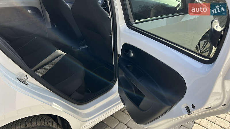 Хэтчбек Volkswagen e-Up 2021 в Мукачево фото 58 Хэтчбек Volkswagen e-Up 2021 в Мукачево