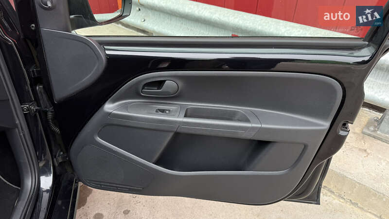 Хетчбек Volkswagen e-Up 2021 в Києві