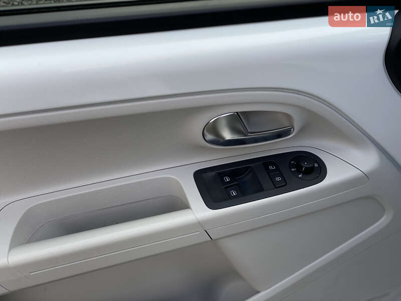 Хэтчбек Volkswagen e-Up 2015 в Луцке фото 67 Хэтчбек Volkswagen e-Up 2015 в Луцке