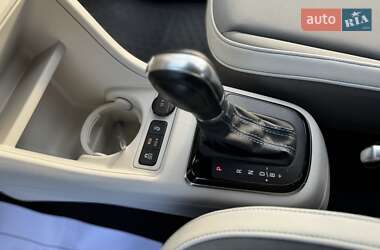 Хэтчбек Volkswagen e-Up 2015 в 