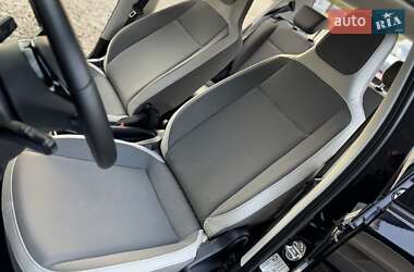 Хэтчбек Volkswagen e-Up 2015 в 