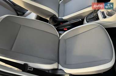 Хэтчбек Volkswagen e-Up 2015 в 