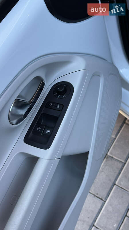 Хэтчбек Volkswagen e-Up 2015 в Виннице фото 36 Хэтчбек Volkswagen e-Up 2015 в Виннице