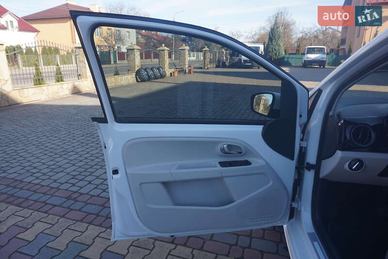 Хэтчбек Volkswagen e-Up 2014 в Самборе фото 26 Хэтчбек Volkswagen e-Up 2014 в Самборе