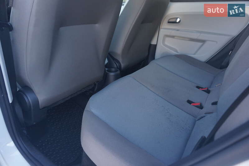 Хэтчбек Volkswagen e-Up 2014 в Самборе фото 46 Хэтчбек Volkswagen e-Up 2014 в Самборе