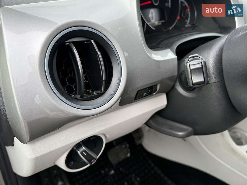 Хэтчбек Volkswagen e-Up 2014 в Львове