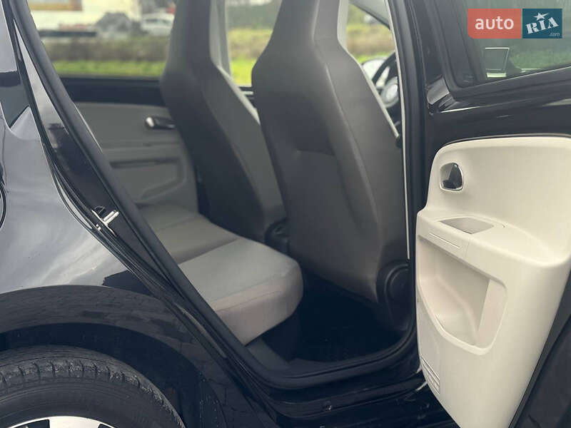 Хетчбек Volkswagen e-Up 2015 в Львові