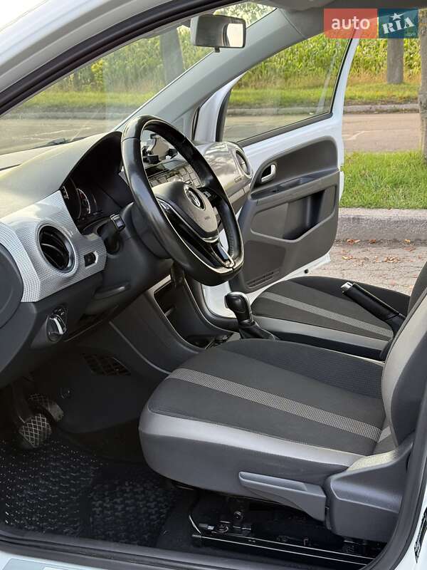 Хетчбек Volkswagen e-Up 2017 в Володимирі