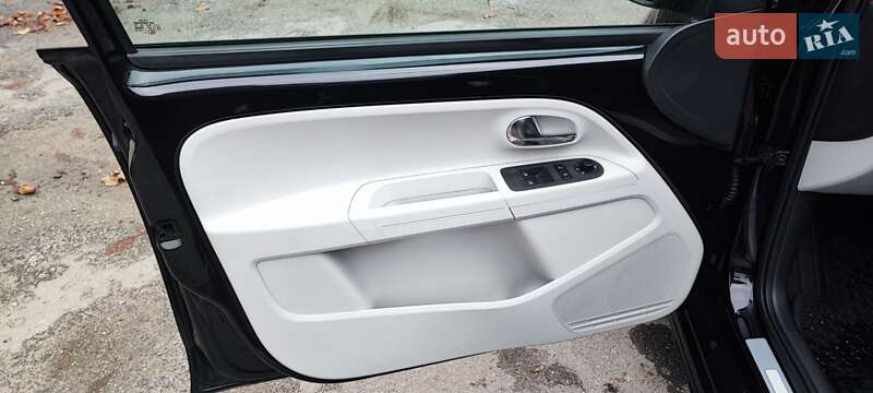 Хэтчбек Volkswagen e-Up 2015 в Каменец-Подольском