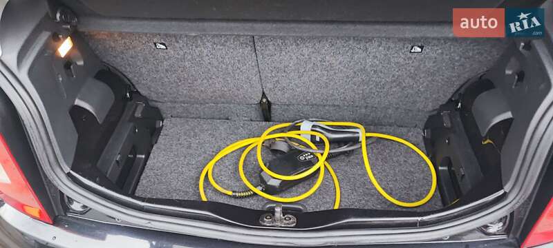 Хэтчбек Volkswagen e-Up 2015 в Каменец-Подольском