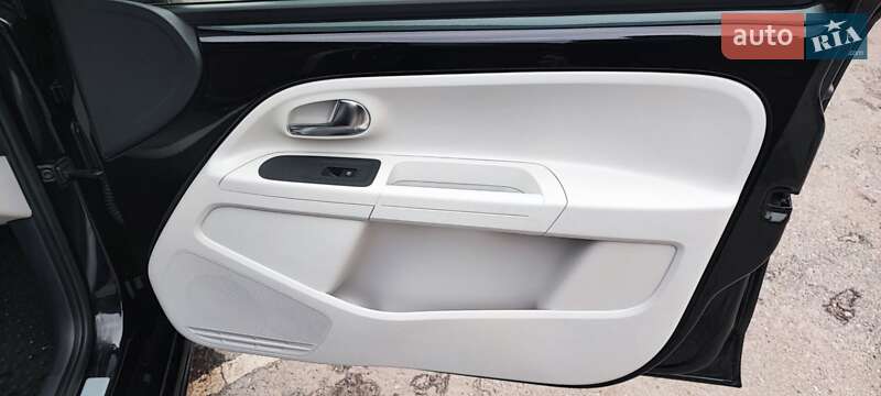 Хэтчбек Volkswagen e-Up 2015 в Каменец-Подольском