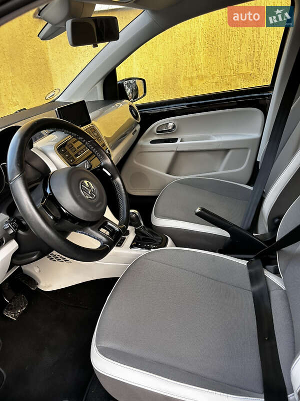 Хетчбек Volkswagen e-Up 2014 в Дрогобичі