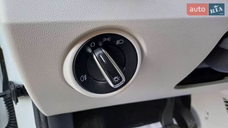 Хэтчбек Volkswagen e-Up 2013 в Звягеле фото 37 Хэтчбек Volkswagen e-Up 2013 в Звягеле