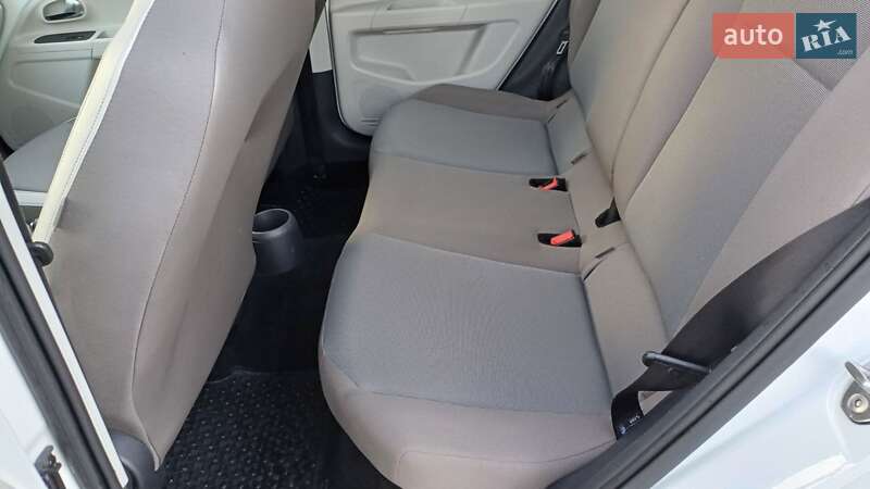 Хэтчбек Volkswagen e-Up 2013 в Звягеле фото 46 Хэтчбек Volkswagen e-Up 2013 в Звягеле