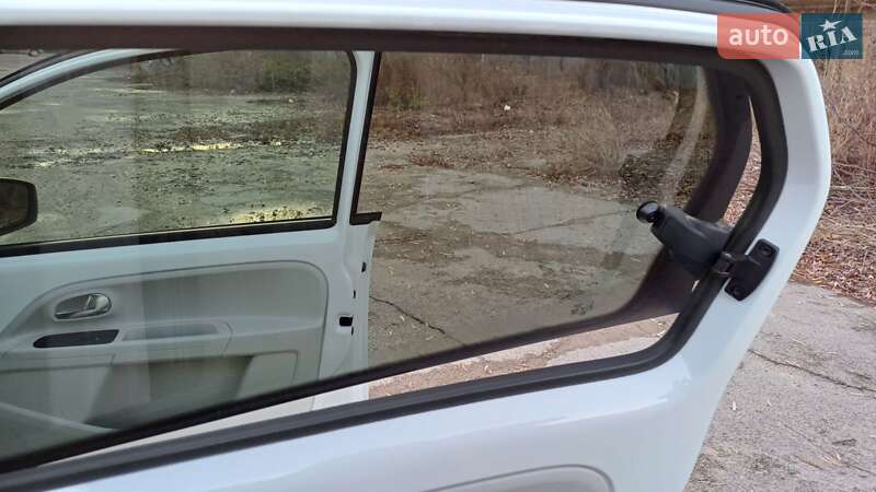 Хэтчбек Volkswagen e-Up 2013 в Звягеле фото 53 Хэтчбек Volkswagen e-Up 2013 в Звягеле