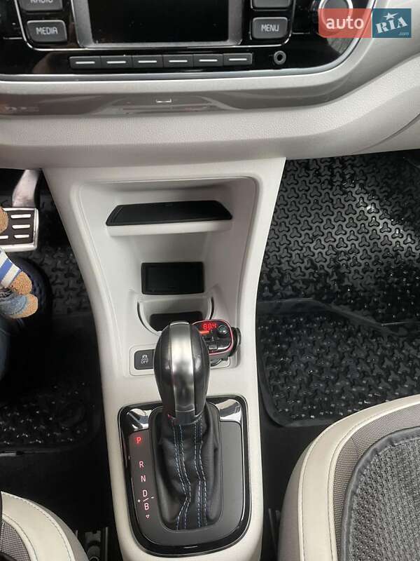 Хетчбек Volkswagen e-Up 2014 в Дніпрі