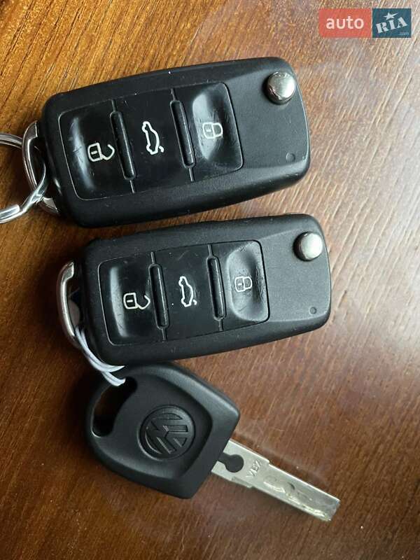 Хетчбек Volkswagen e-Up 2014 в Дніпрі