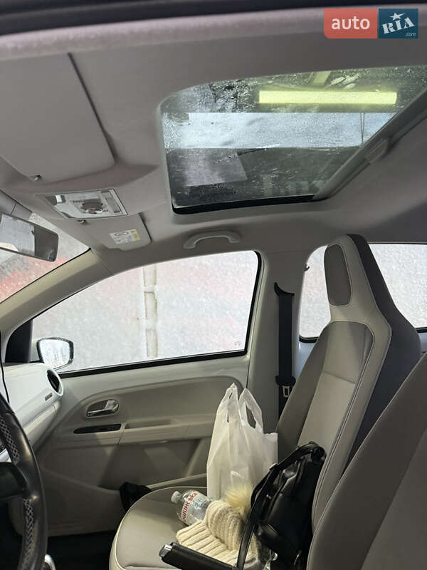 Хетчбек Volkswagen e-Up 2015 в Львові