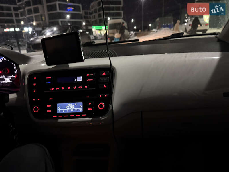 Хетчбек Volkswagen e-Up 2015 в Львові