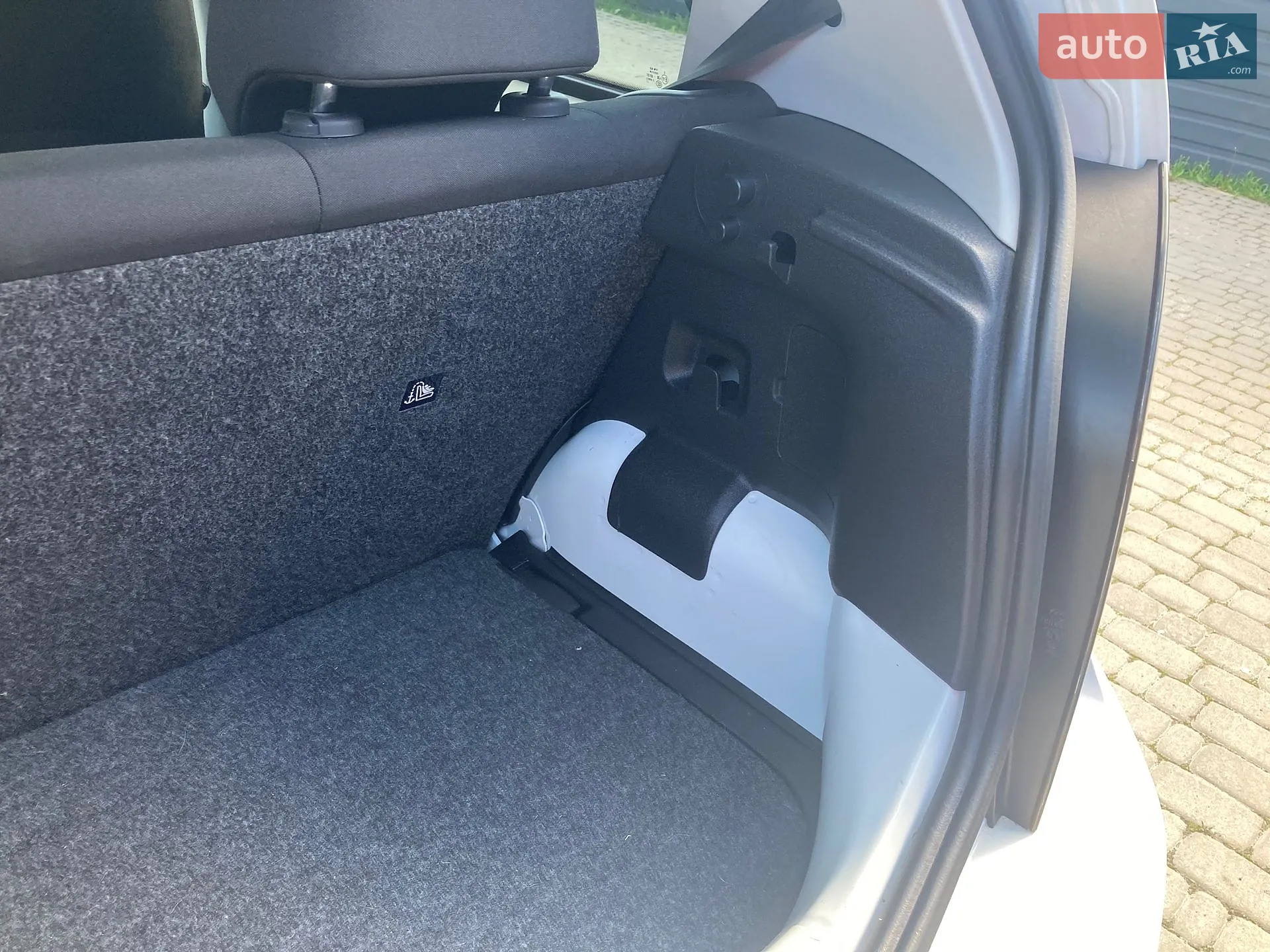 2017 Volkswagen up! - мініатюра 35