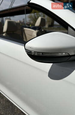 Кабриолет Volkswagen Eos 2011 в 