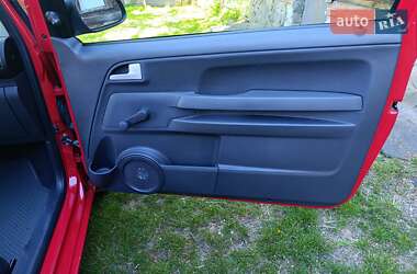 Хэтчбек Volkswagen Fox 2006 в 