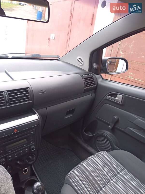 Хэтчбек Volkswagen Fox 2011 в Львове