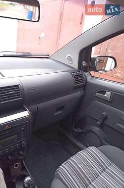 Хэтчбек Volkswagen Fox 2011 в  фото 12 Хэтчбек Volkswagen Fox 2011 в