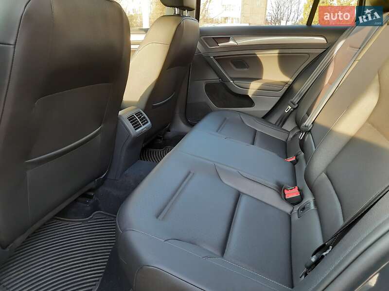Универсал Volkswagen Golf Alltrack 2018 в Львове